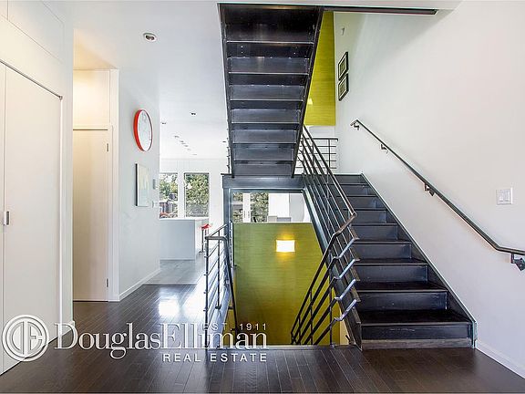 3rd image of 230A 7th St #C