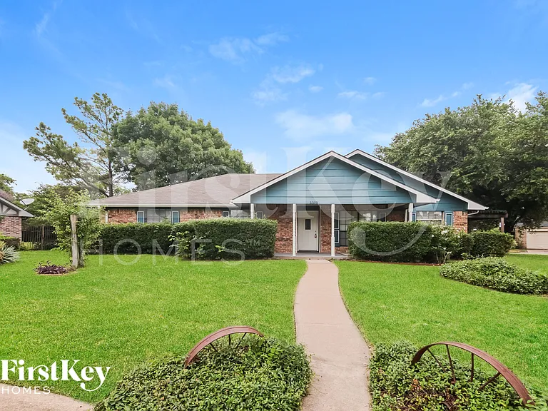 5302 Deep Canyon Dr — Photo 1