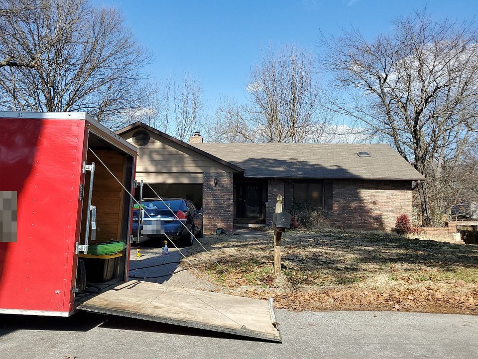 1st image of 927 S 25th Pl
