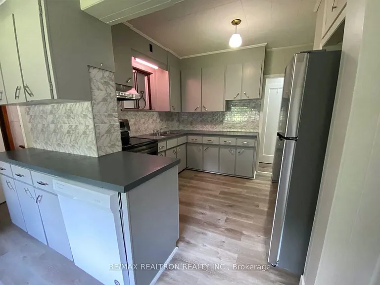 437 16th Ave — Photo 3