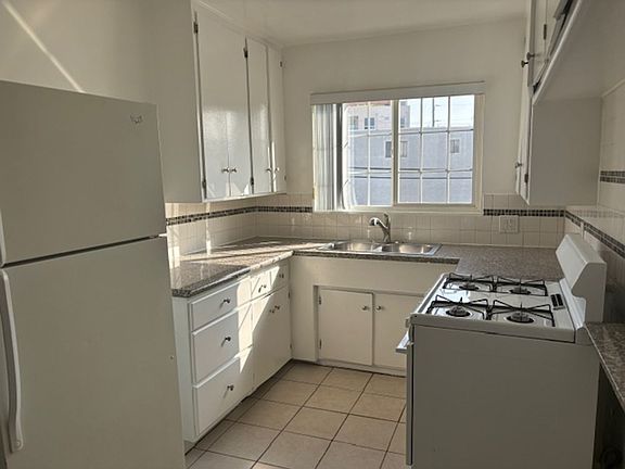 4th image of 3212 Bagley Ave APT 8