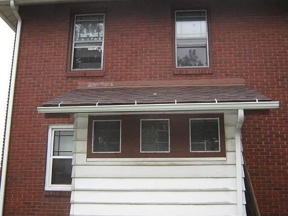 4th image of 566 E Boston Ave