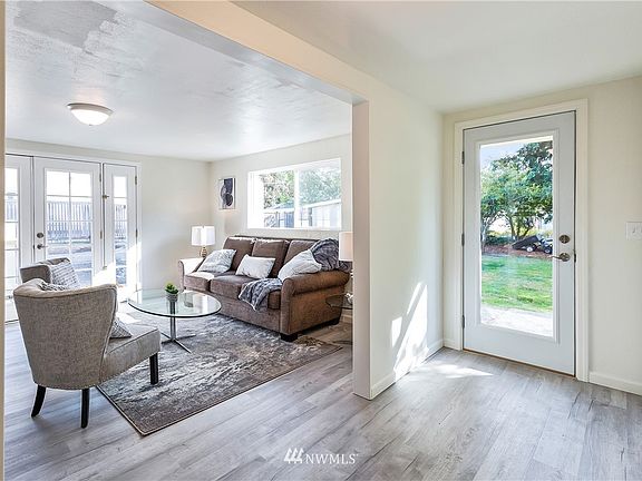 Entryway into home is light and bright!