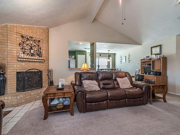 3rd image of 1509 Canyon Springs Dr