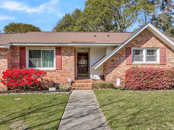 2nd image of 407 Rose Ln