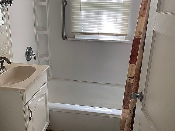 3rd image of 1357 Kingsley Ave