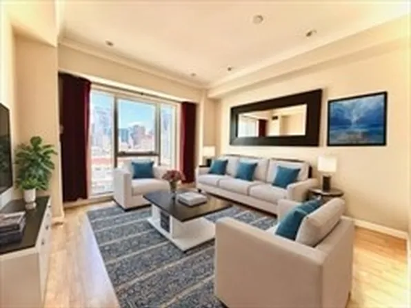 1 Nassau St Unit 1702, Boston, MA 02111