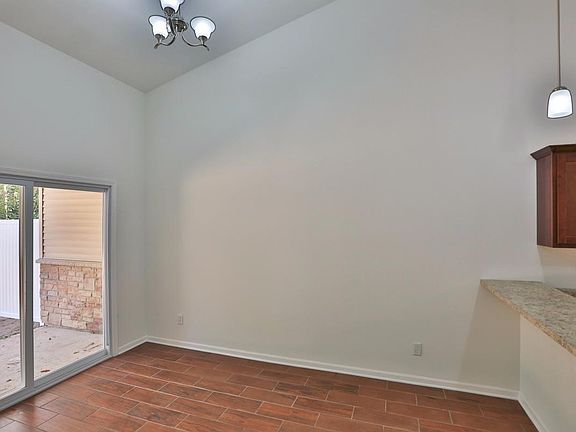 3rd image of 5750 Joilet St