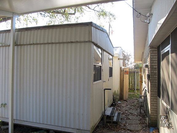 2nd image of 606 Aucoin St