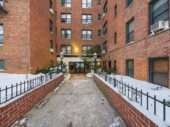 2244 Bronx Park E APT 3E, Bronx, NY 10467