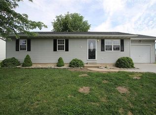 15 Crest Dr, Highland, IL 62249