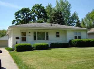 2223 Grandview Dr, Decatur, IL 62526