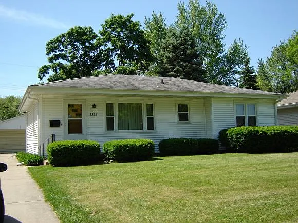 2223 Grandview Dr photo 1