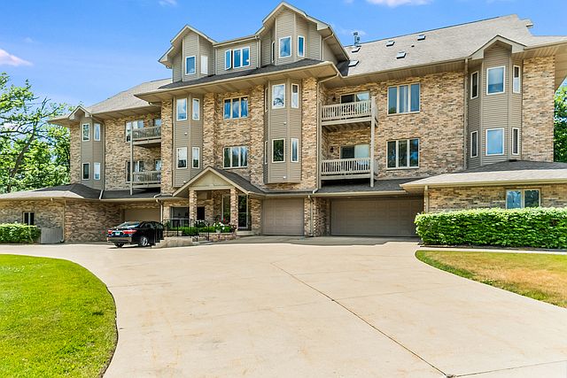 1st image of 3167 Woodland Dr #3167