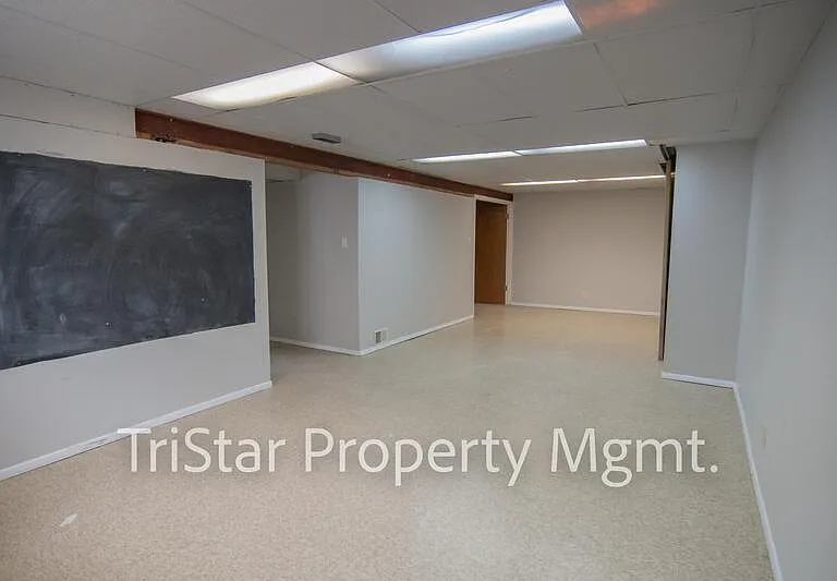 3413 Greenwood Cir — Photo 8