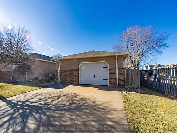 2nd image of 3104 Kennedy Way