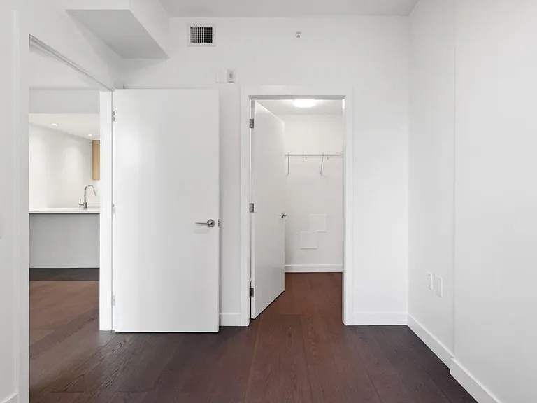 5168 Cambie St #312 — Photo 20