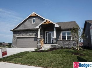 5209 Clearwater Dr, Papillion, NE 68133