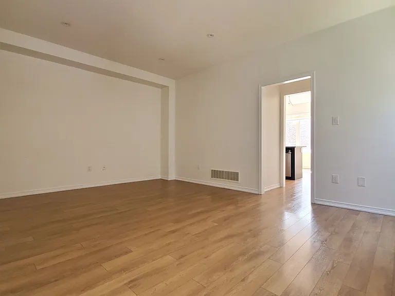 593 Remembrance Rd #UPPER — Photo 6