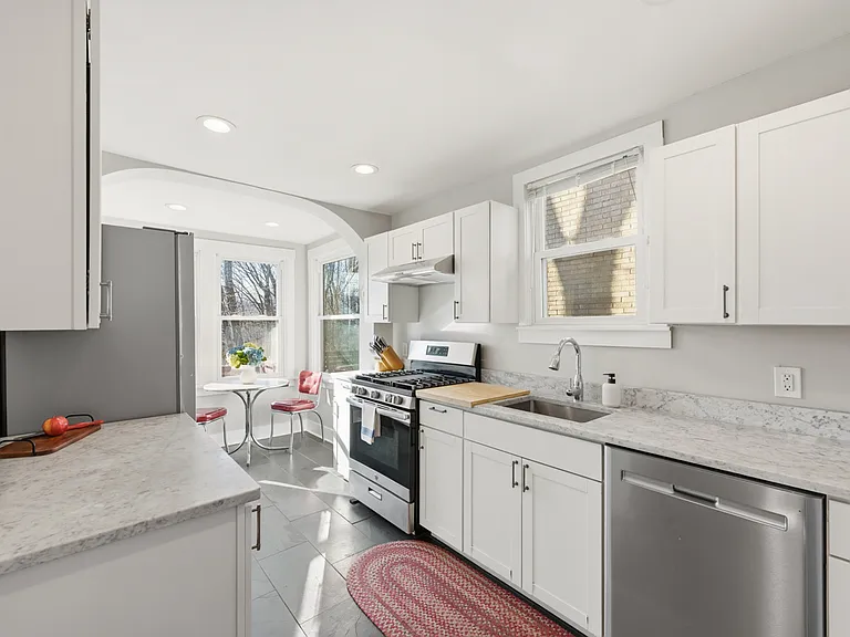 1424 Macon Ave — Photo 10