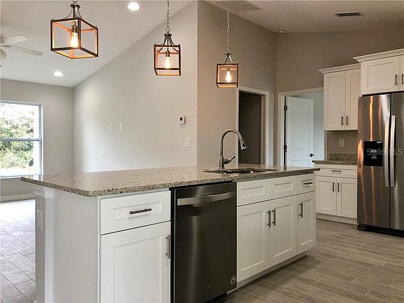 4th image of 2456 Floribanna St