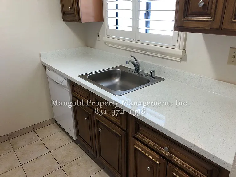 Huckleberry Hill Apartments — Photo 20
