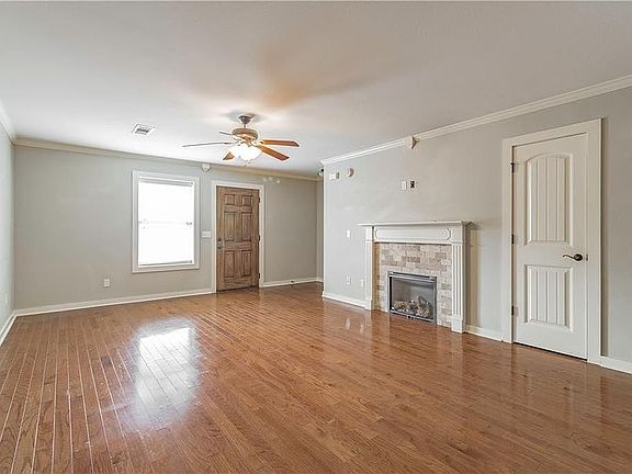 3rd image of 2212 Karrington Rdg APT B