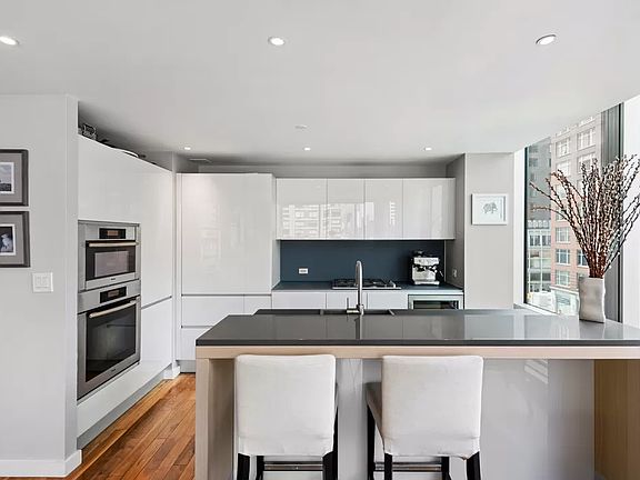 3rd image of 166 W 18th St APT 4C