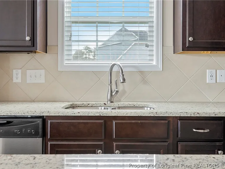 820 Leah St — Photo 4