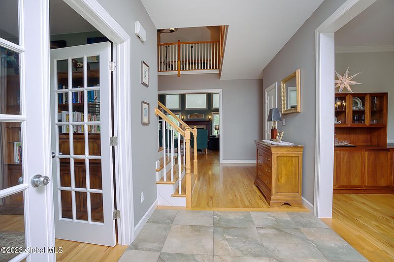 4th image of 10 Seneca Road