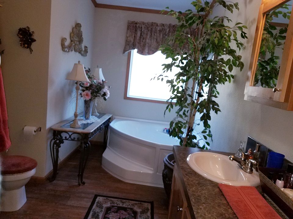 1st image of 28 Lucy Ln
