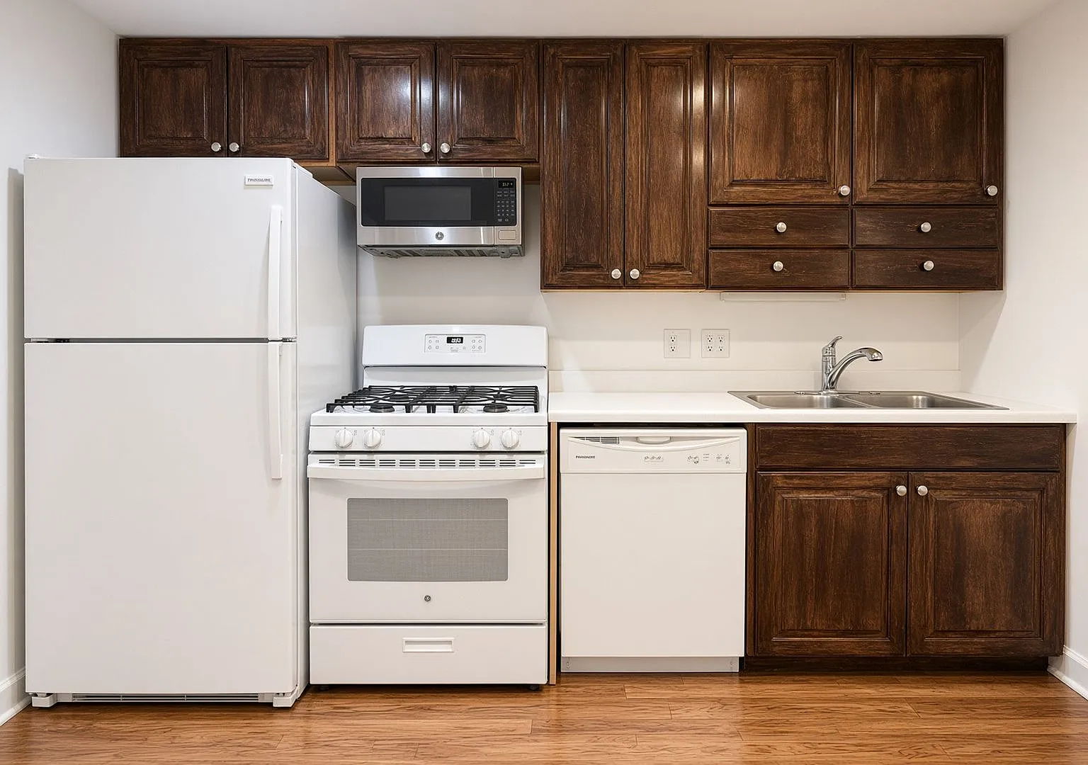 3 bed, $3,050 — Photo 4