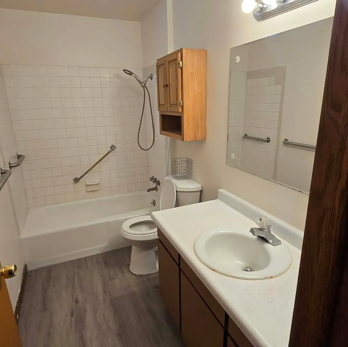 2 bed, 1.0 bath, $900 — Photo 3