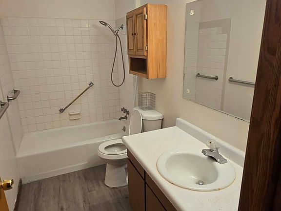 3rd image of 206 W College St #8