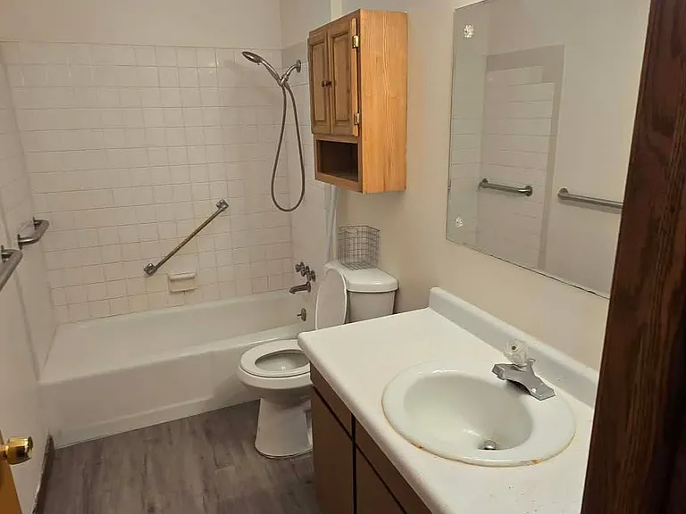 206 W College St #8 — Photo 3