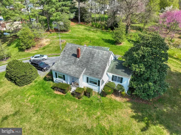 511 N Main St, Edinburg, VA 22824