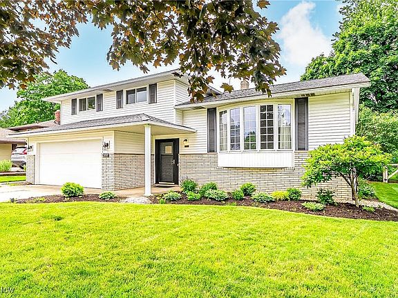 3rd image of 21517 Nottingham Dr