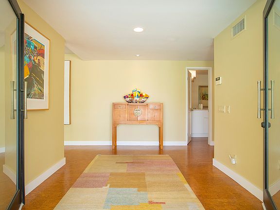5th image of 811 E Sierra Way
