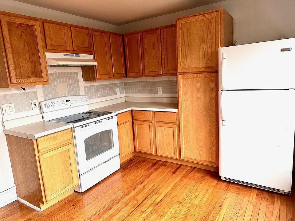 2nd image of 2337 Military St