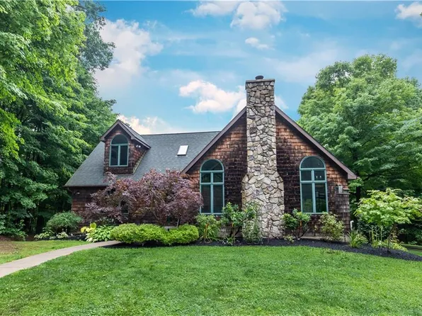 80 Lord Rd, Fairview, PA 16415