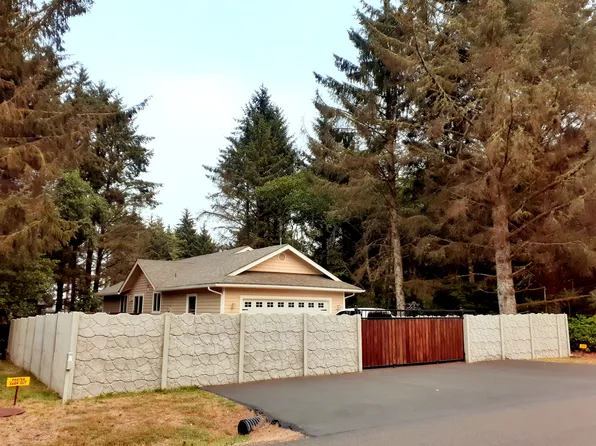 748 Copalis Ave NE, Ocean Shores, WA 98569