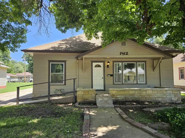 1412 John St, Winfield, KS 67156