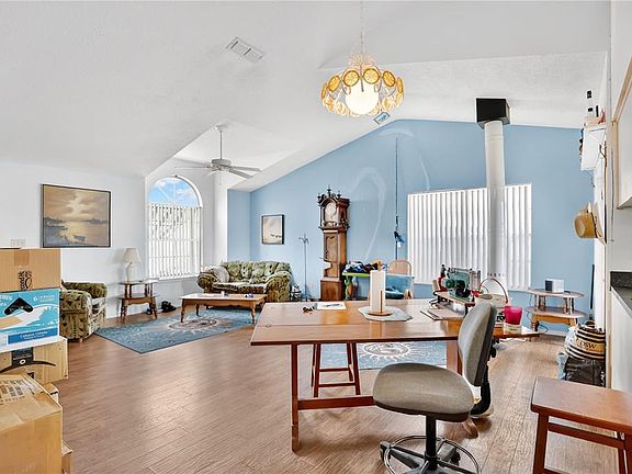 3rd image of 9826 Surrey Ridge Rd