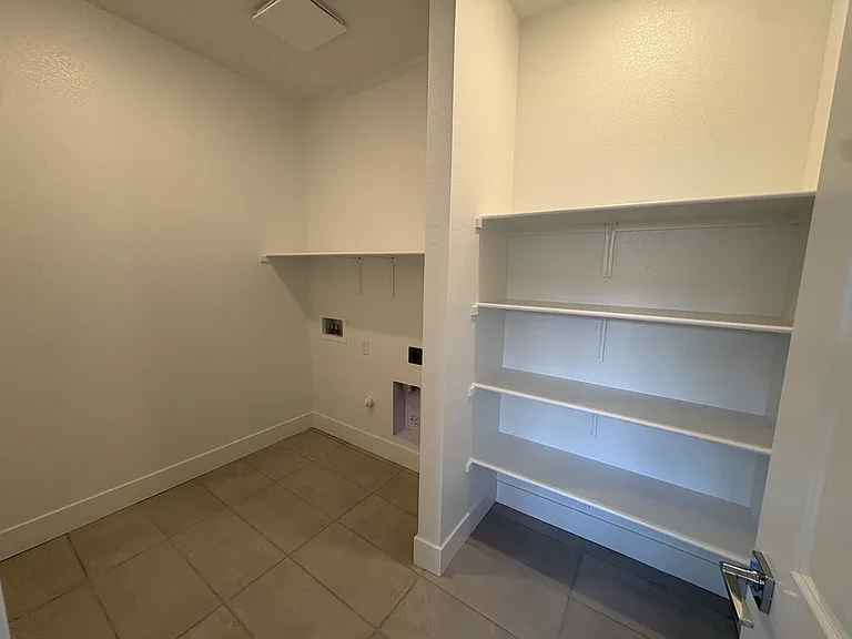 7966 Lamplight Dr — Photo 20