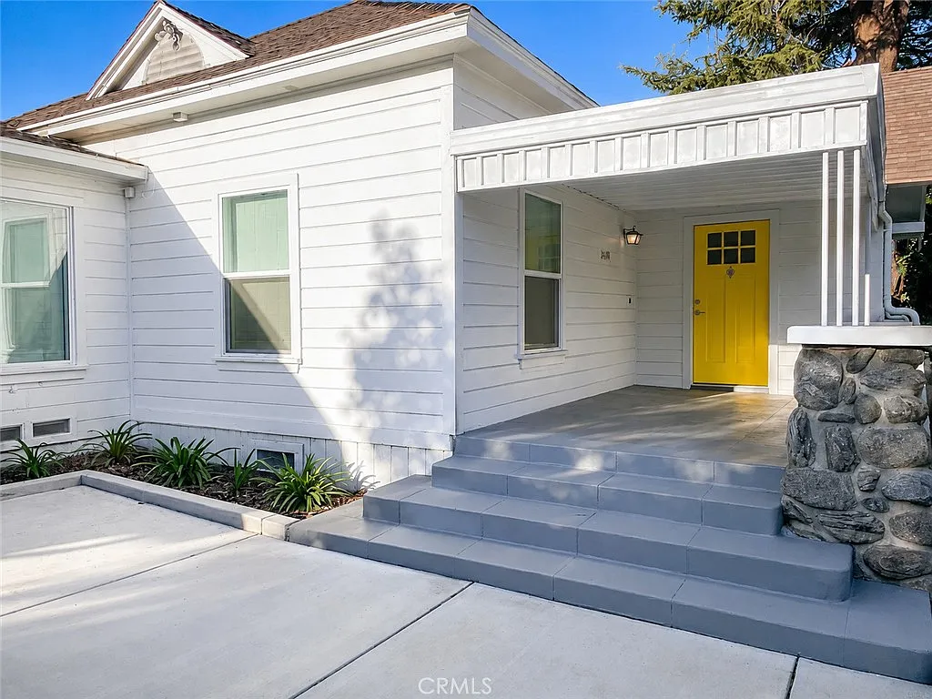 4 bed, 2972 sqft, $3,800 — Photo 2