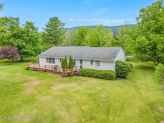 2nd image of 984 Blue Mountain Road