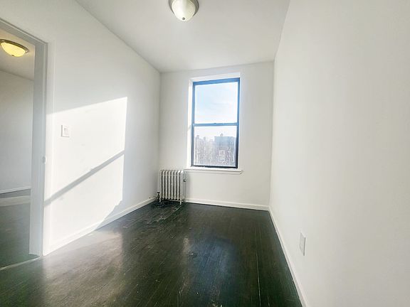 3rd image of 931 Putnam Ave APT 4