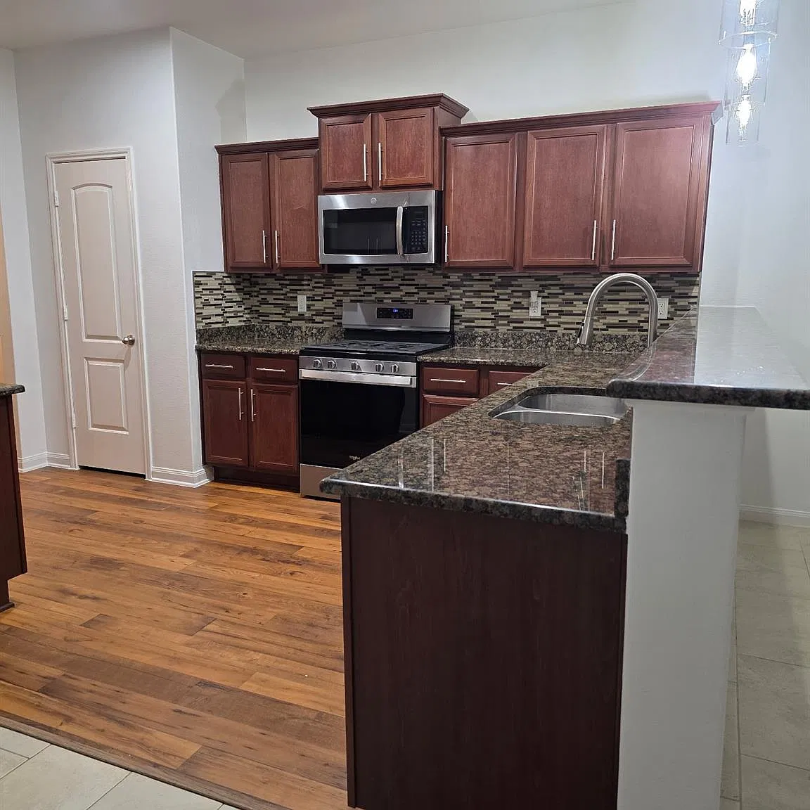 3 bed, 2.0 bath, 1596 sqft, $2,200 — Photo 3
