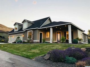 672 Lago Vista Dr, Richland, WA 99352