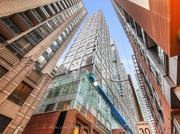 15 Mercer St #2308, Toronto, ON M5V 0T8